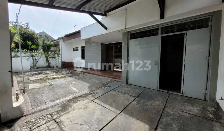 Rumah Cocok untuk Tinggal Or Usaha di Komplek Dian Permai Dekat Holis