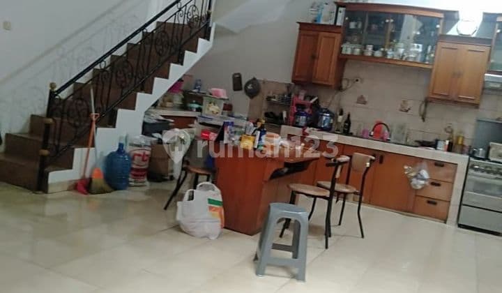 Dijual Rumah 3 Lantai hadap Barat di TKI 2