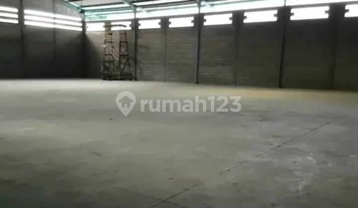 Gudang Bersih Dan Kokoh di Area Pergudangan Cibolerang Bandung