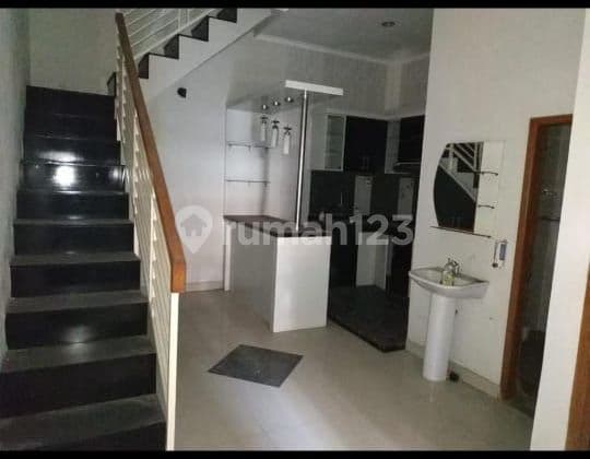 Dijual Rumah 3 Lantai siap huni di TCI 1