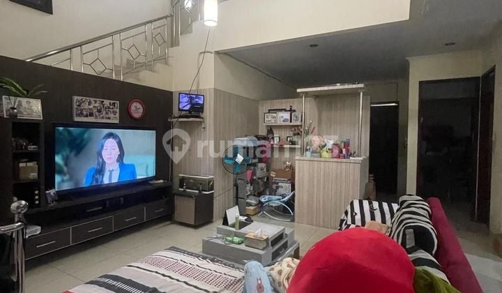 Rumah SHM 2 Lantai Hadap Barat di Batununggal Permai