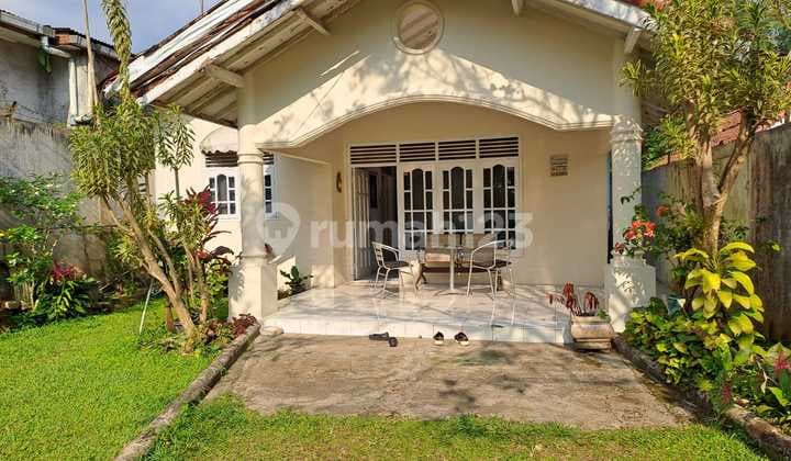 Villa 2 Twin Buildings Strategic Location Near Tourist Attractions in Cikopo Cisarua Bogor, West Java