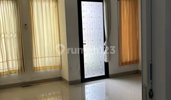 Ruko 3 Lantai Siap Huni SHM di Manglid Bandung