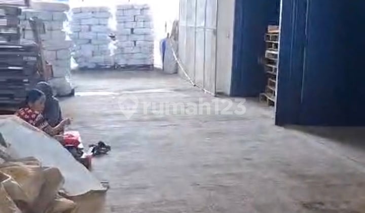 Warehouse on Satria Raya Road, Margahayu, Babakan Ciparay, Bandung, with Tronton access.