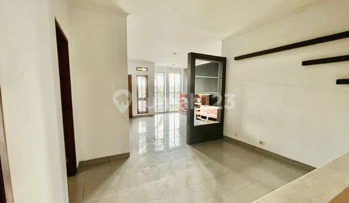 Discount! Beautiful New Renovated 2.5 Story House in Kopo Permai Bandung
