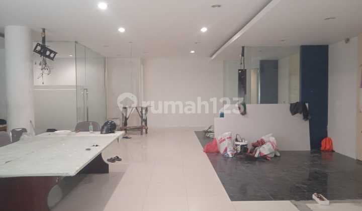 Disewa / Dijual Gedung di Jalan Boulevard Raya, Kelapa Gading