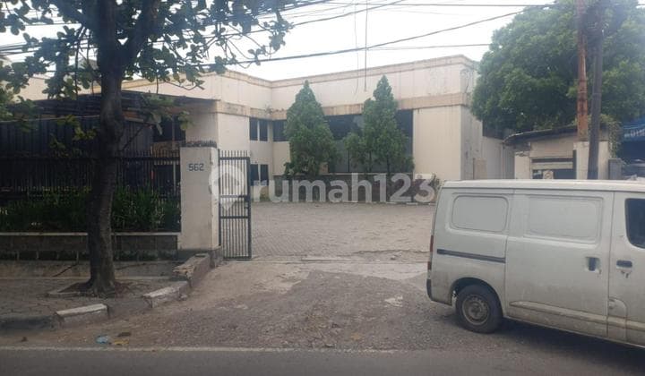 Gudang Siap Pakai di Soekarno Hatta, Arah Metro Bandung