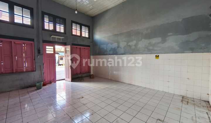 Rumah Buat Usaha Area Kuiner Deket Mall di Jl. Klenteng Bandung