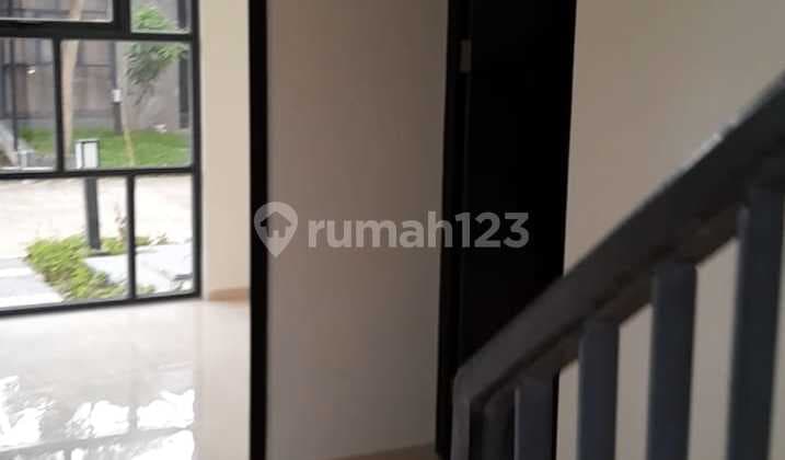 Rumah Bersih Bagus 2 Lantai Siap Huni di BSD