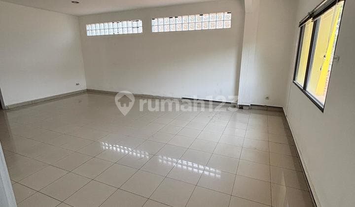 Gudang Terdiri dari 2 Gudang Siap Pakai di Sadang Rahayu