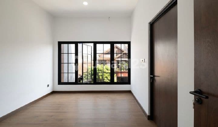 Rumah Baru Modern Tropis Konsep Open Space di Antapani