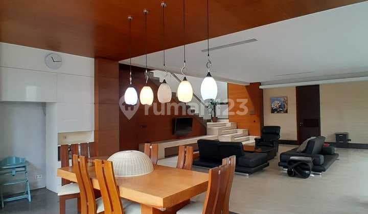 Rumah mewah, luas, siap huni, furnished, mainroad Singgasana