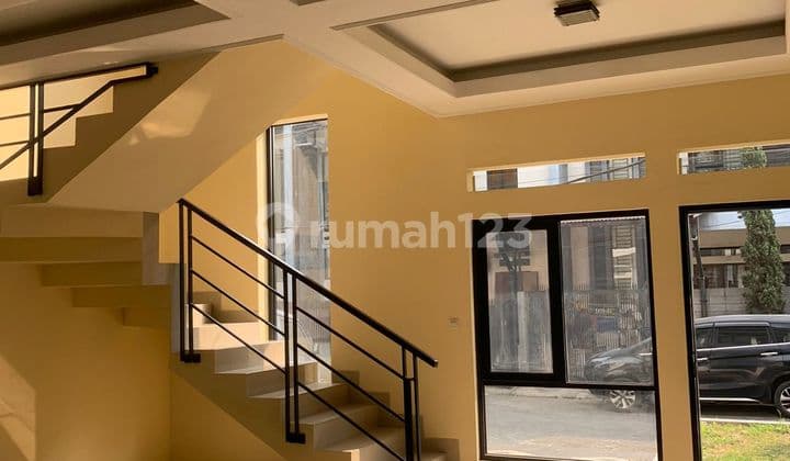 Rumah Bagus Siap Huni Posisi Hook di Taman Surya Indah Bandung