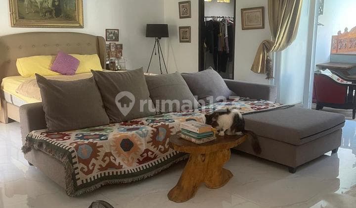 RUMAH 2 LT ADA KOLAM RENANG KOMP. PARAKAN SAYAP BATUNUNGGAL