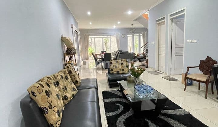 Nice House Ready to Live Semi Furnished Area Batununggal