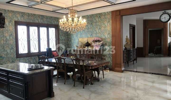 Rumah Semi Furnished Ada Kolam Renang di Batununggal Indah
