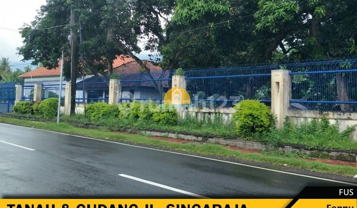 Tanah Dan Gudang Luas di Jalan Singaraja Bali