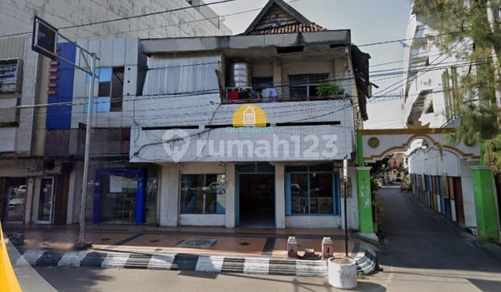 Rumah Hitung Tanah di Tengah Kota Jalan Pemuda