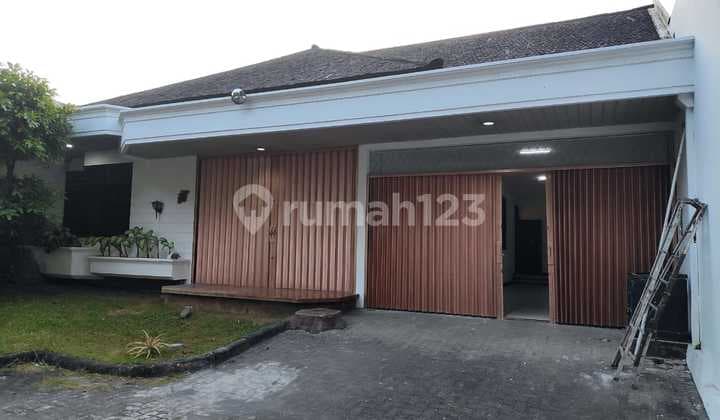 Spacious House, Strategic Location in Gajah Mungkur, Merapi Street.