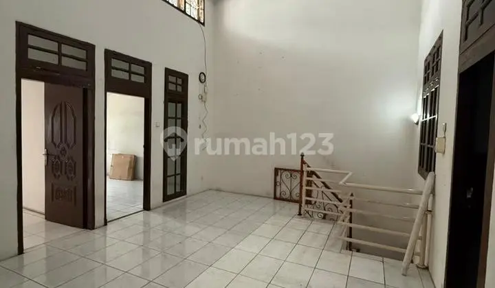 Dijual Cepat Rumah 2 Lantai di Danau Indah - Lokasi Strategis & Siap Huni 013