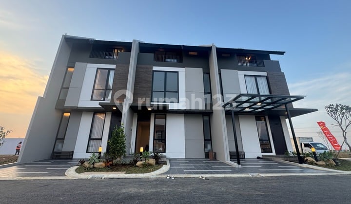 Rumah Keluarga Idaman Lokasi Emas View Danau Di Cluster Chelia Residence, Summarecon Crown Gading, Harapan Indah, Bekasi