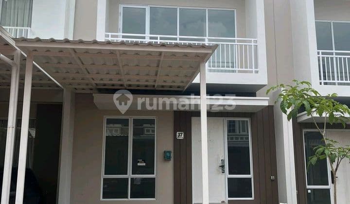 Rumah 2 Lantai Tengah Tengah Kota