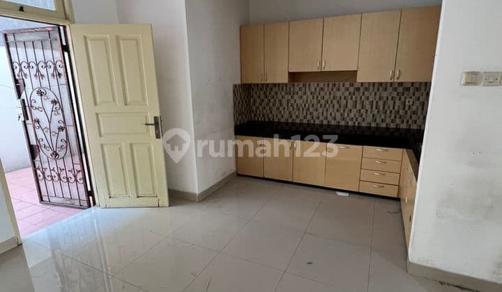 Quick Sale 2 Story House in Taman Palem Lestari Cengkareng West Jakarta