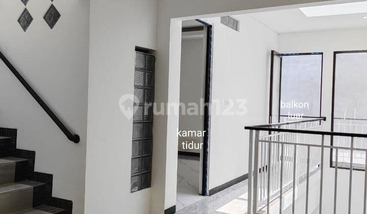 New 2.5-Story House in Metland Puri, Tangerang, Banten