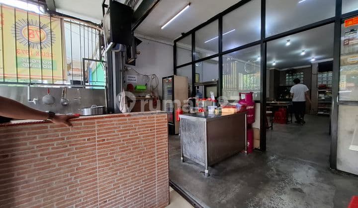 Cheap Sale 3.5-Story Renovated Shop House in Taman Palem Lestari, Cengkareng, West Jakarta
