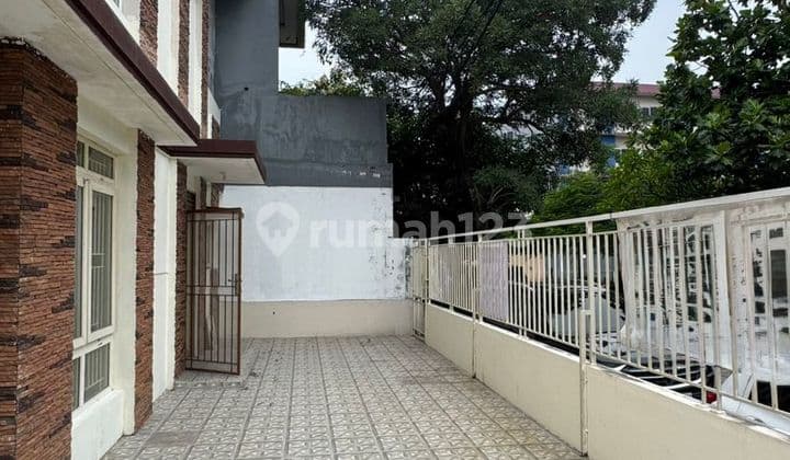 Rumah Hook 2 LT di Park Residence Taman Surya Jak Bar