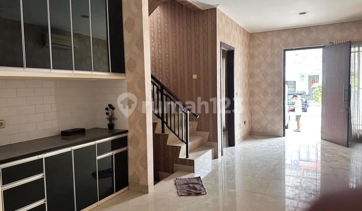 Rumah 2 LT di Green Lake City Cluster Asia Tanggerang Banten