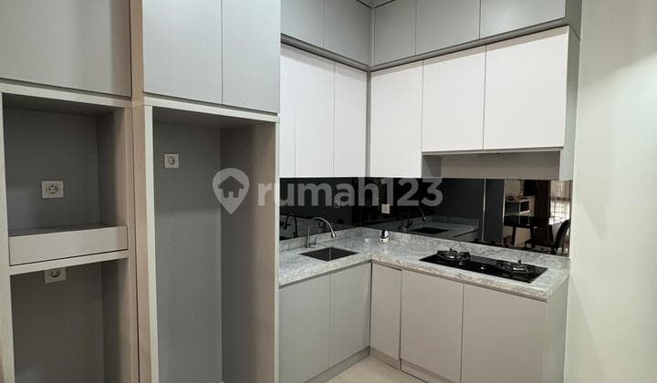 For quick sale: a neatly furnished minimalist house facing north in Citra Garden 8, Kalideres, West Jakarta.