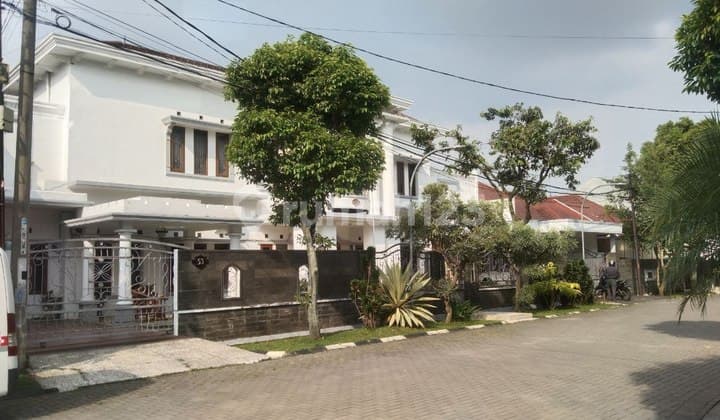 Rumah 2 Lantai Bagus Semi Furnished SHM di Batununggal, Bandung