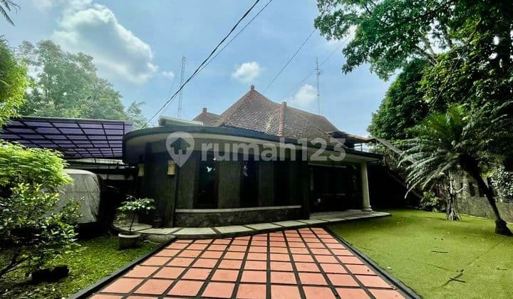 Ready-to-Occupy Nice House on Gatot Subroto Wing