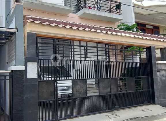 Dijual Rumah Siap Huni, Minimalis Modern, 3 Lantai Kelapa Gading. Dijual Rumah di Kelapa Sawit