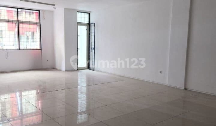 Ruko di Kirana boutique timur hadap jalan raya kelapa gading