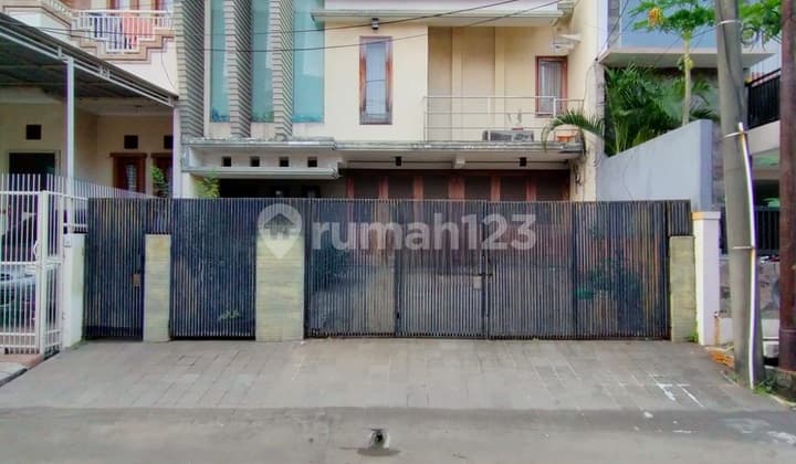 Rumah Hitung Tanah 4 Lantai Dekat Mall Kelapa Gading