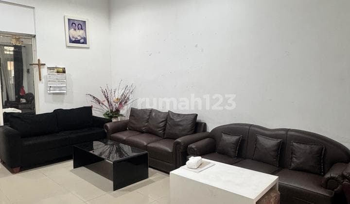 Rumah Sektor Siap Huni, Jalan Besar, Lokasi di Depan