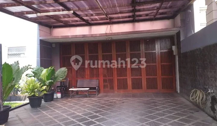 Rumah Siap Huni, Ada Kolam Renang Pribadi, Hoek