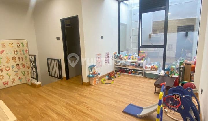 Rumah Bagus Rapi Keren Bersih di Gading Grande