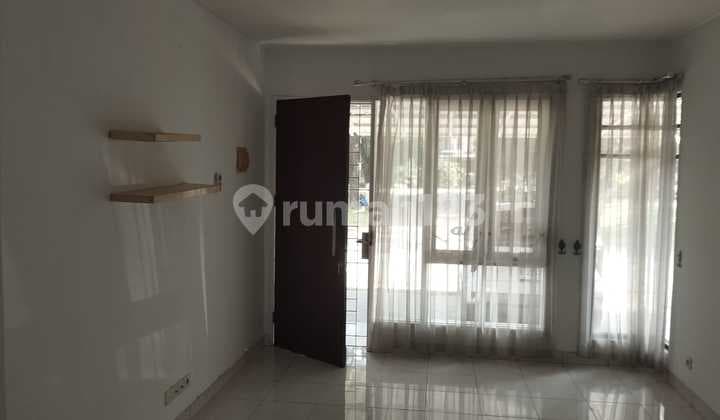 Translate to en: For Sale/Lease Foresta BSD 2 Bedroom Spacious with Backyard Good Air Circulation