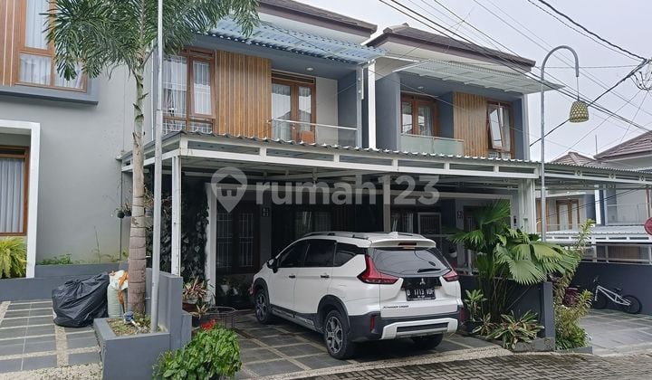 Minimalist house in Ubud Sariwangi housing complex, Bandung