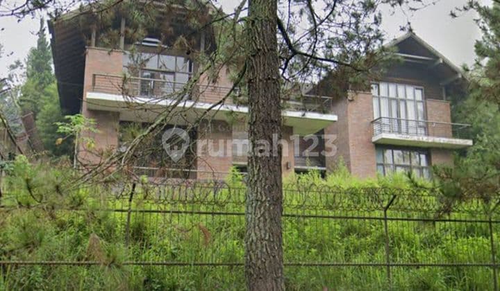 Villa cantik view depan belakang gunung dan kota Bandung Barat