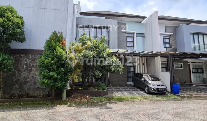 Rumah Nyaman dan Terawat di Komplek Setraduta