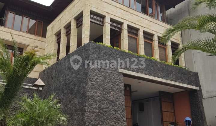 Rumah Mewah Taman Luas Setra Duta Di Bandung