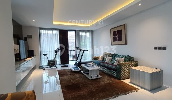 Rumah Asri Bergaya Villa Bali Full Furnished
