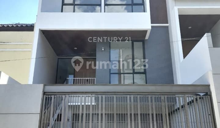 Rumah 2 Lantai di Komplek Setraduta Bandung