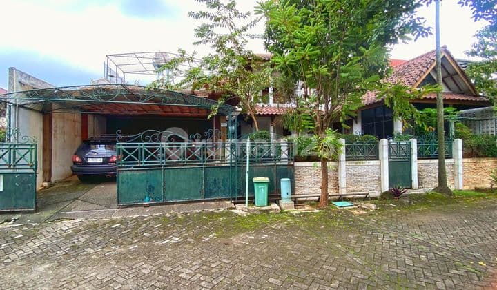 Rumah Lama Terawat Dalam Komplek di Taman Rempoa Indah
