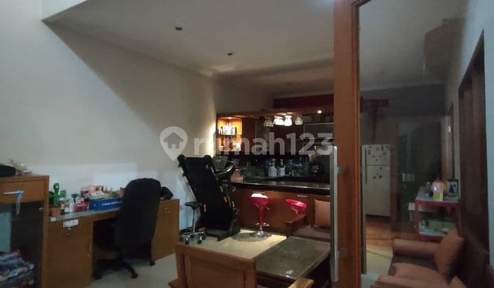 Rumah 2 lantai di tengah kota dalam komplek