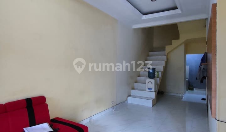 Rumah Tengah Kota Minimalis 2,5 Lantai Sayap Jalan Peta